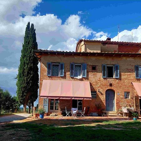 Casa Ezio Marchi - Due Appartamenti E Una Family Suite Bettolle Bagian luar foto