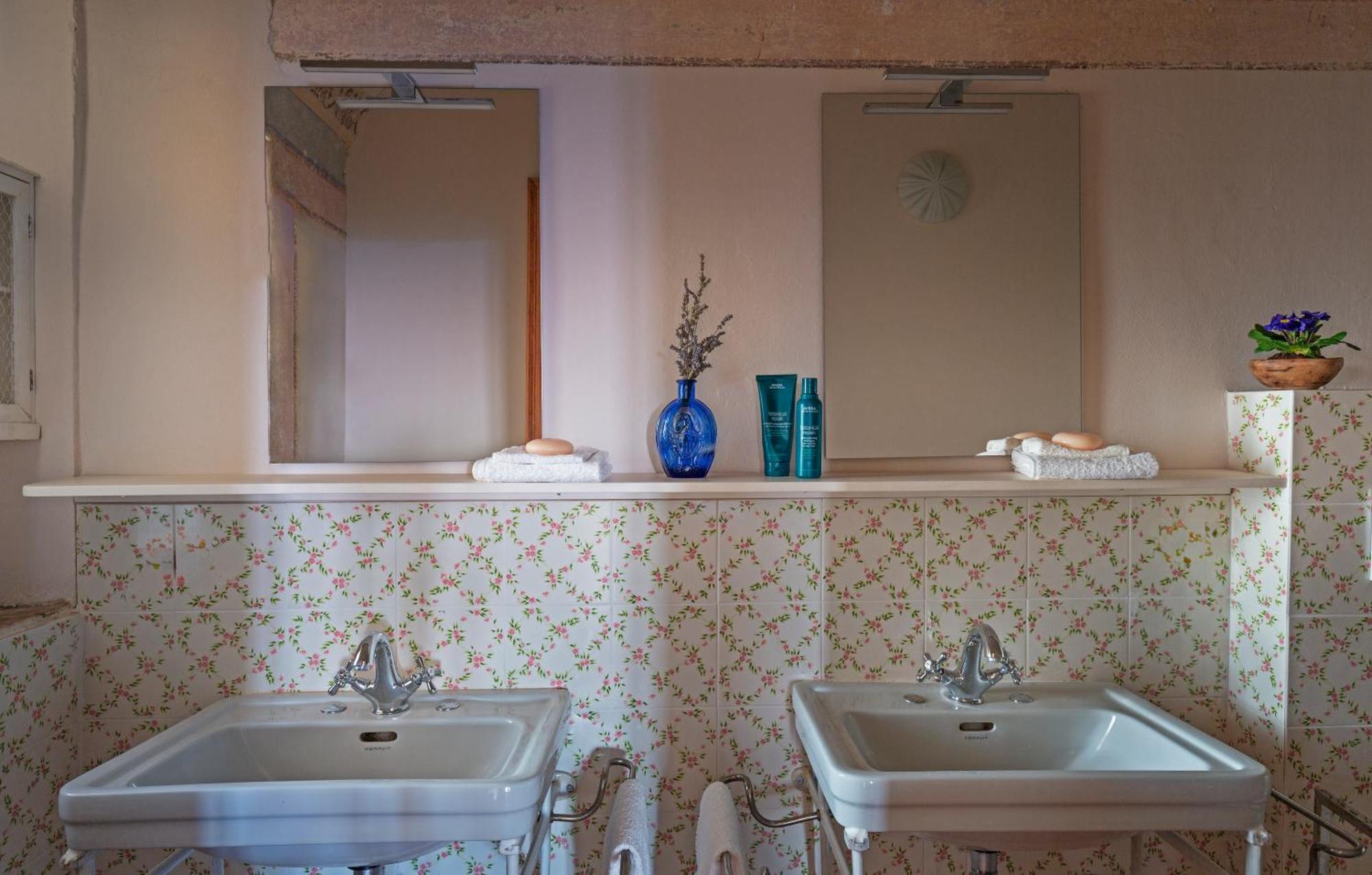 Casa Ezio Marchi - Due Appartamenti E Una Family Suite Bettolle Bagian luar foto