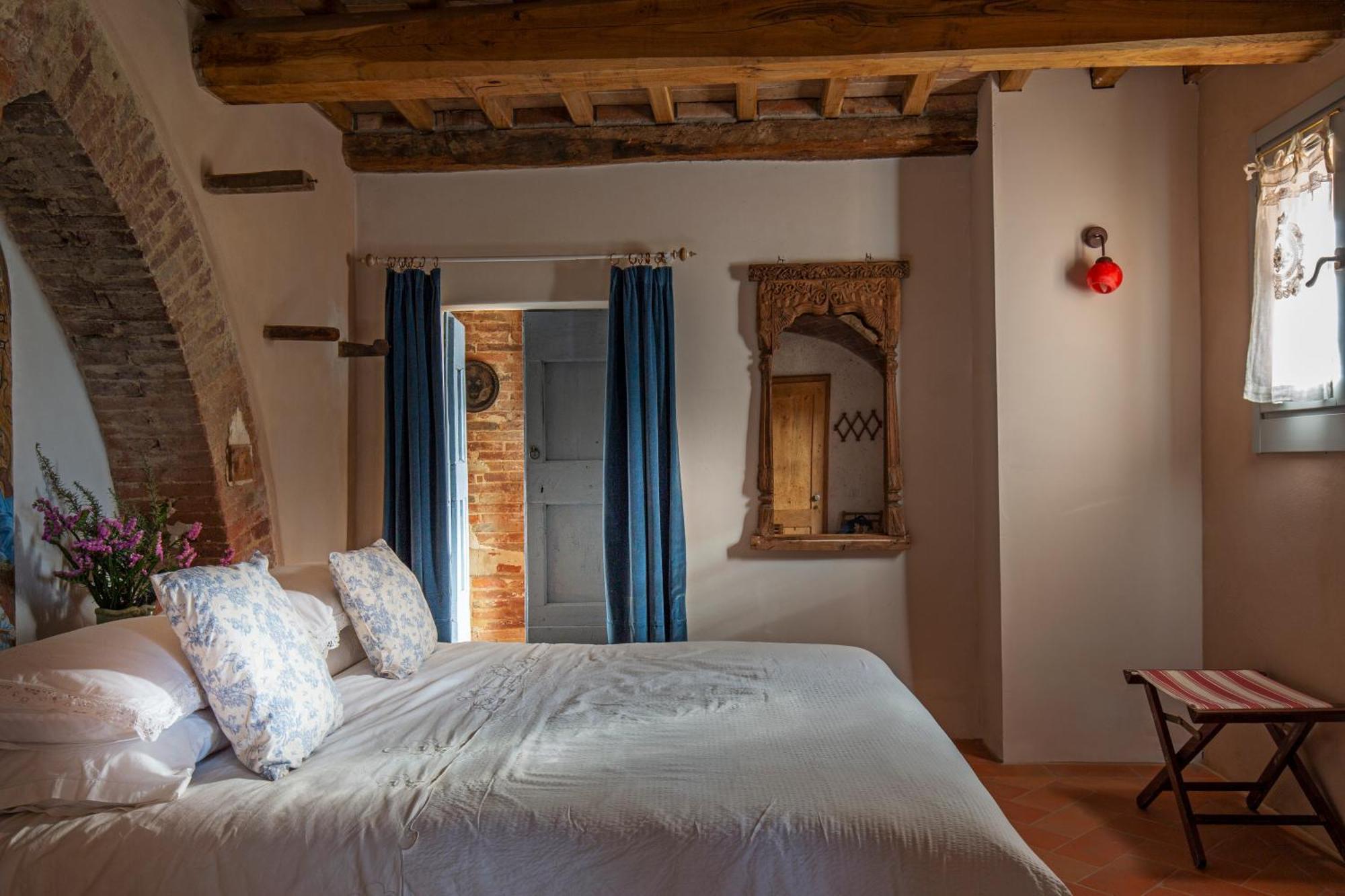 Casa Ezio Marchi - Due Appartamenti E Una Family Suite Bettolle Bagian luar foto
