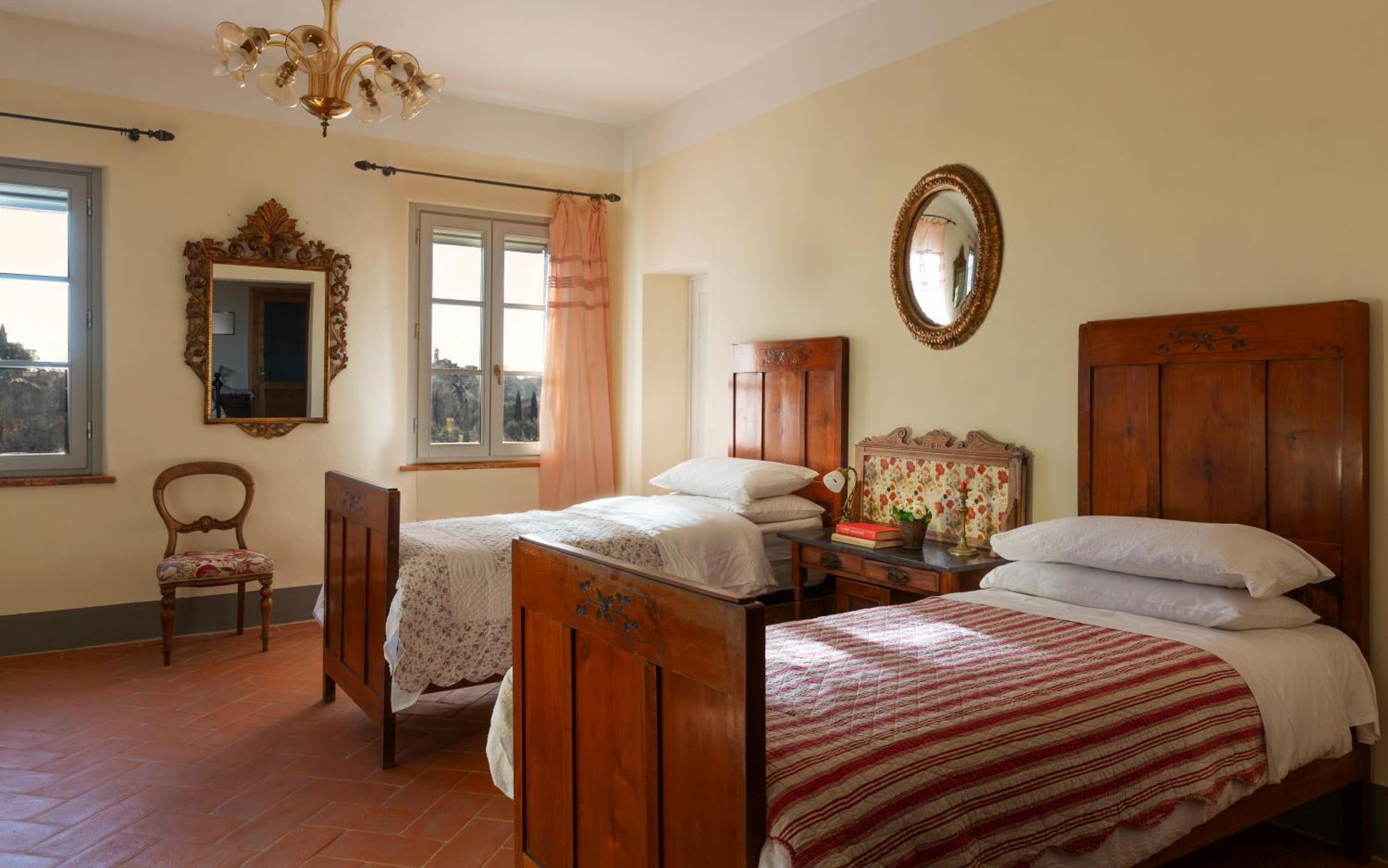Casa Ezio Marchi - Due Appartamenti E Una Family Suite Bettolle Bagian luar foto