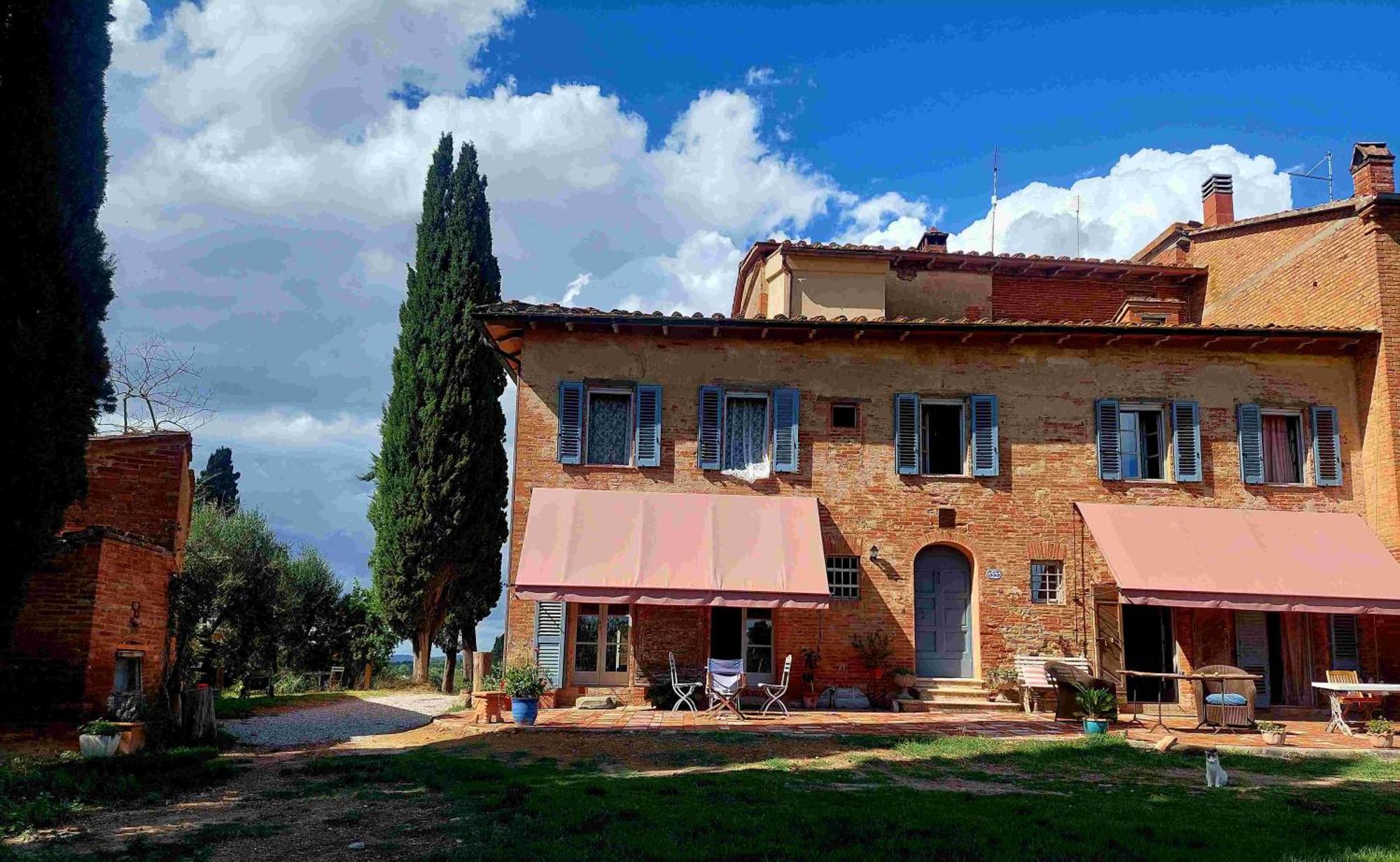 Casa Ezio Marchi - Due Appartamenti E Una Family Suite Bettolle Bagian luar foto