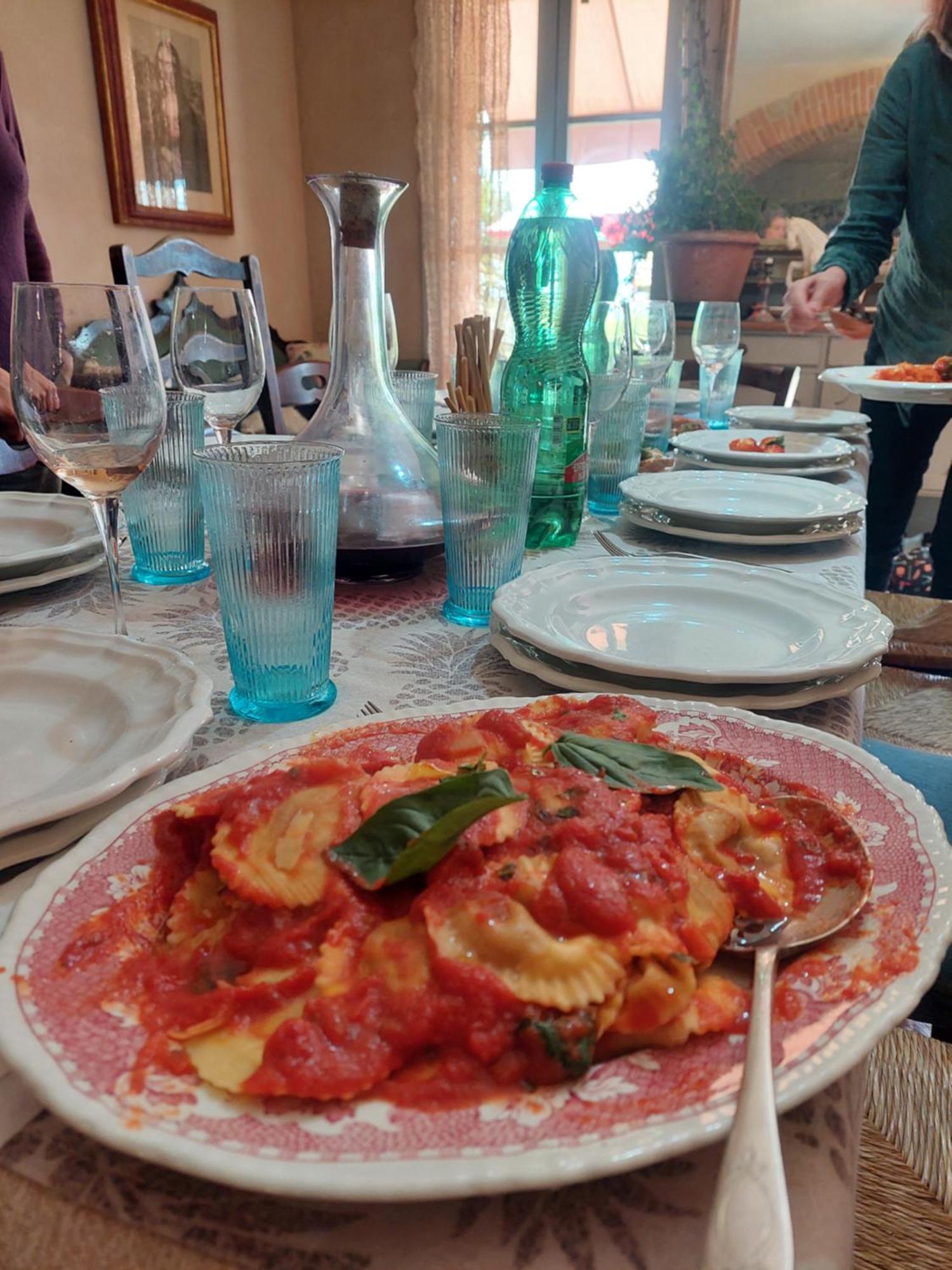 Casa Ezio Marchi - Due Appartamenti E Una Family Suite Bettolle Bagian luar foto