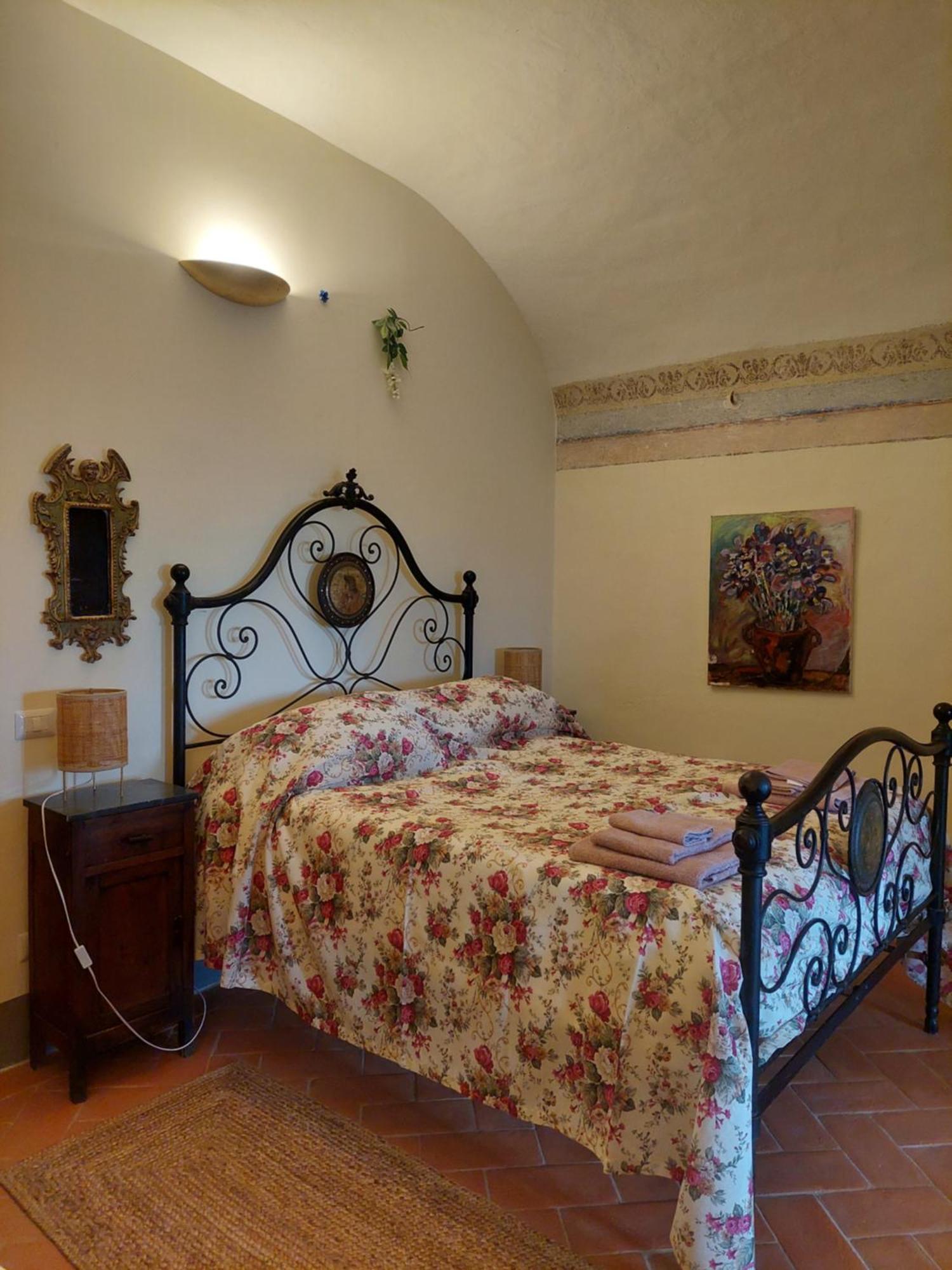 Casa Ezio Marchi - Due Appartamenti E Una Family Suite Bettolle Bagian luar foto